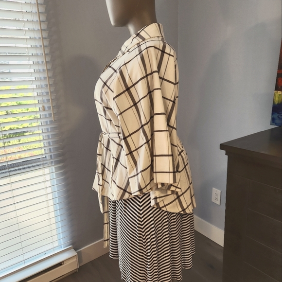 Plaid Cape - Picture 6 of 7